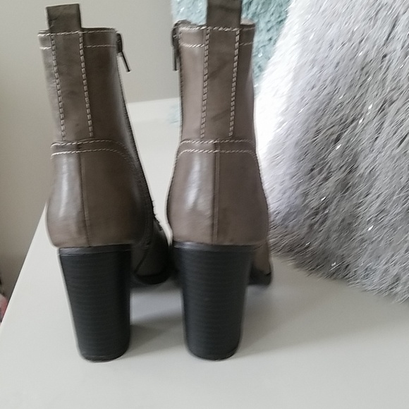 Express Boots - Picture 3 of 4